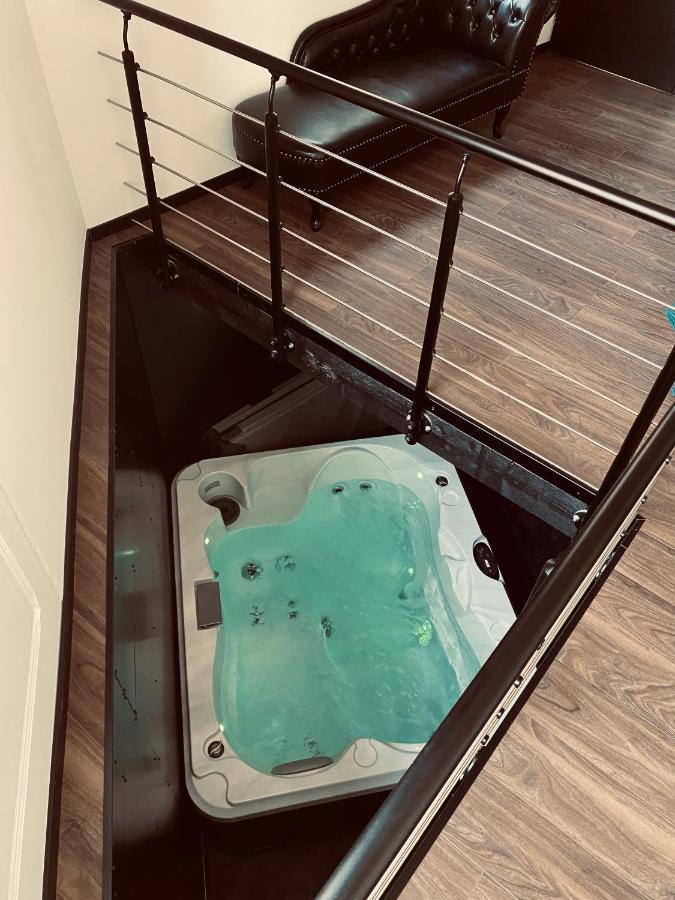 בורדו Mieuxqualhotel Jacuzzi Privatif La Retro מראה חיצוני תמונה