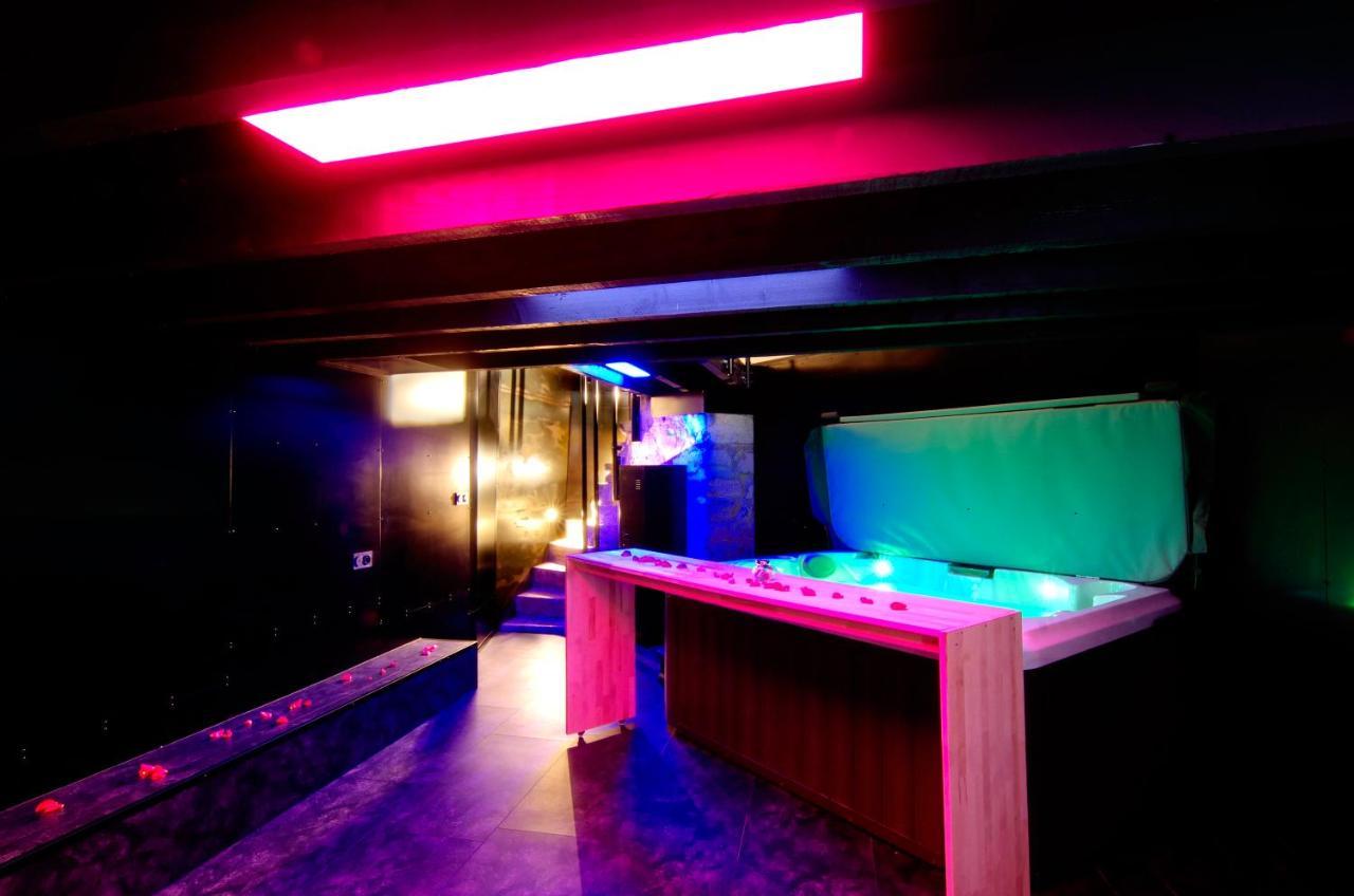 בורדו Mieuxqualhotel Jacuzzi Privatif La Retro מראה חיצוני תמונה