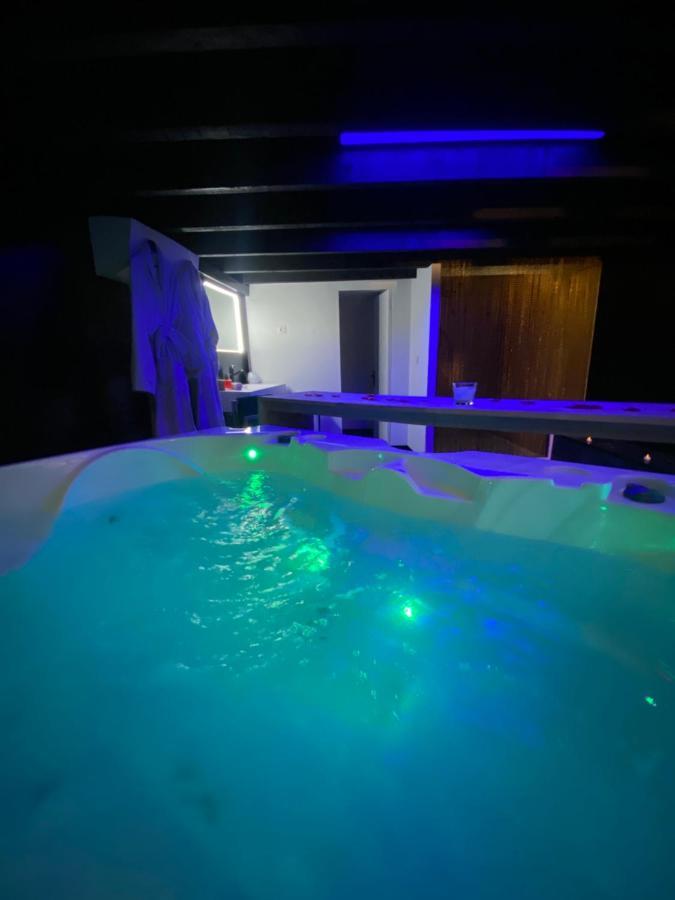 בורדו Mieuxqualhotel Jacuzzi Privatif La Retro מראה חיצוני תמונה