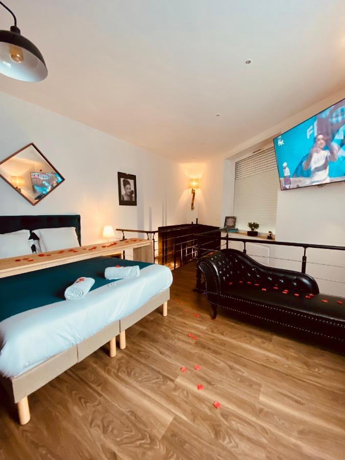 בורדו Mieuxqualhotel Jacuzzi Privatif La Retro מראה חיצוני תמונה