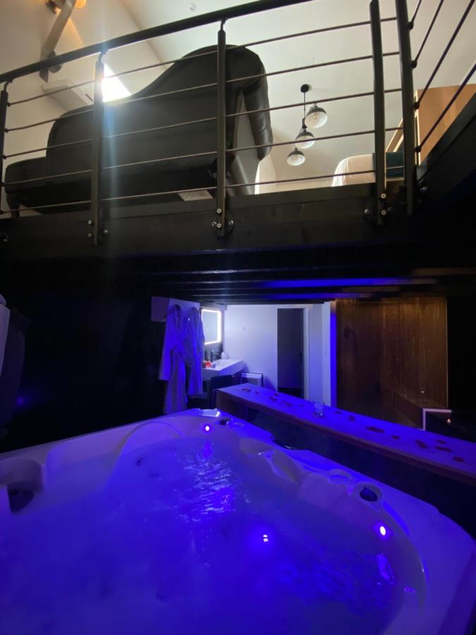 בורדו Mieuxqualhotel Jacuzzi Privatif La Retro מראה חיצוני תמונה